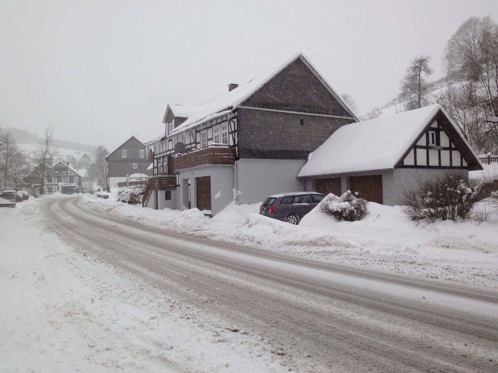 Cozy Holiday Home With Wifi In Hochsauerland Elpe Экстерьер фото