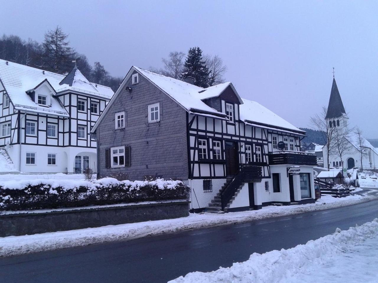 Cozy Holiday Home With Wifi In Hochsauerland Elpe Экстерьер фото